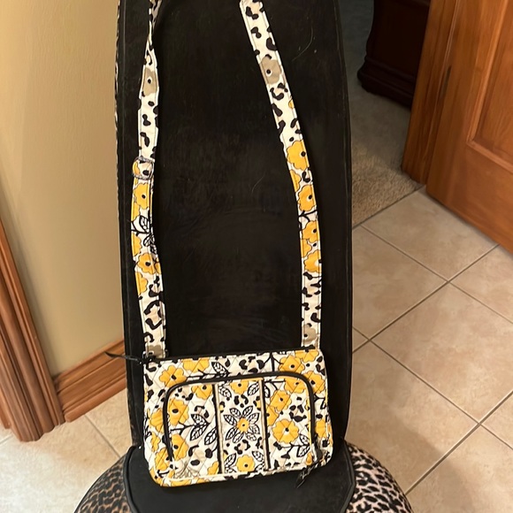 New Vera Bradley cross body purse!  Adorable! - Picture 2 of 6